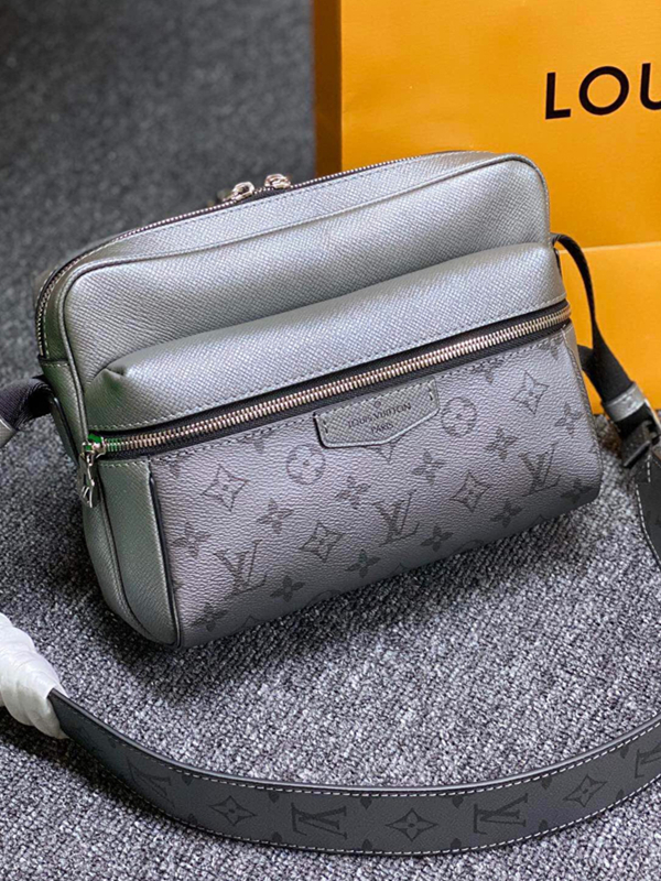 루이비통 아웃도어 메신저백 M30830 XL