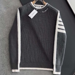 [홍콩명품.THOM BROWNE ] 톰 브라운 2025 남성용 니트 풀오버 TB1361 PD 홍콩명품의류,구매대행,온라인명품