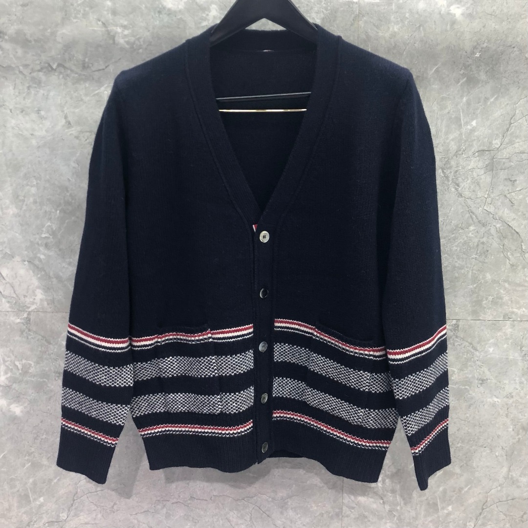 [홍콩명품.THOM BROWNE ] 톰 브라운 2026 남성용 니트가디건 TB1520 PD 홍콩명품의류,구매대행,온라인명품