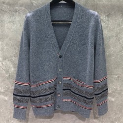 [홍콩명품.THOM BROWNE ] 톰 브라운 2026 남성용 니트가디건 TB1521 PD 홍콩명품의류,구매대행,온라인명품
