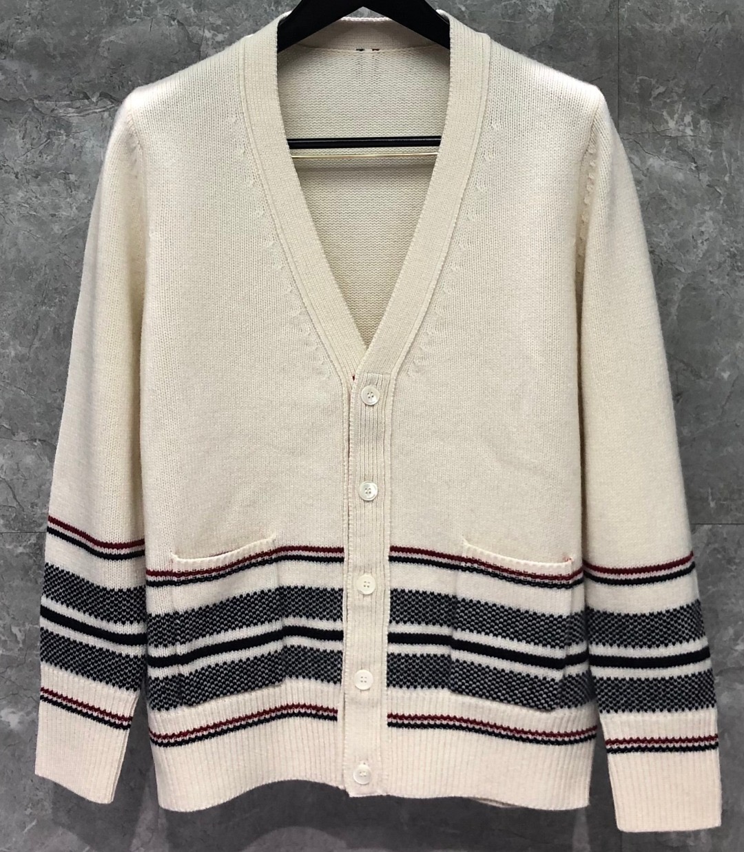 [홍콩명품.THOM BROWNE ] 톰 브라운 2026 남성용 니트가디건 TB1523 PD 홍콩명품의류,구매대행,온라인명품