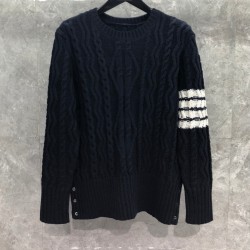 [홍콩명품.THOM BROWNE ] 톰 브라운 2026 남성용 니트풀오버 TB1528 PD 홍콩명품의류,구매대행,온라인명품