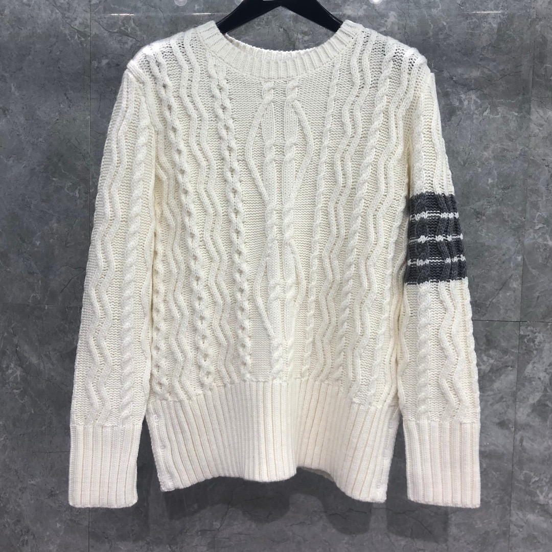 [홍콩명품.THOM BROWNE ] 톰 브라운 2026 남성용 니트풀오버 TB1529 PD 홍콩명품의류,구매대행,온라인명품