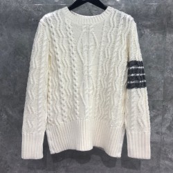 [홍콩명품.THOM BROWNE ] 톰 브라운 2026 남성용 니트풀오버 TB1529 PD 홍콩명품의류,구매대행,온라인명품