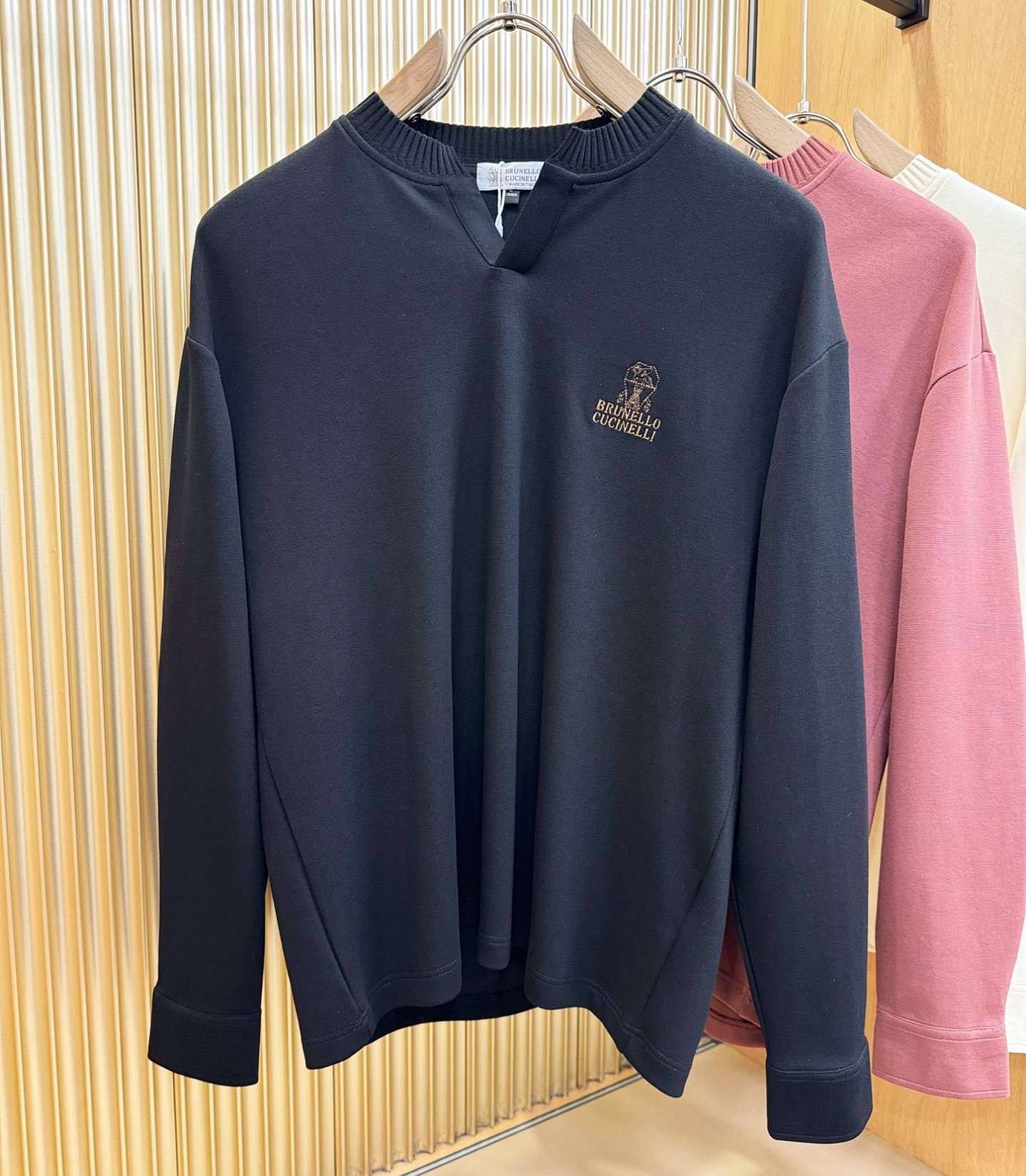 [홍콩명품.BRUNELLO CUCINELLI]브루넬로 쿠치넬리 2026 남성용 긴팔티 BL1818 PD 홍콩명품의류,구매대행,온라인명품