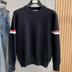 [홍콩명품.THOM BROWNE ] 톰 브라운 2026 남성용 니트풀오버 TB1556 PD 홍콩명품의류,구매대행,온라인명품