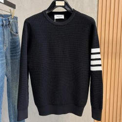 [홍콩명품.THOM BROWNE ] 톰 브라운 2026 남성용 니트풀오버 TB1561 PD 홍콩명품의류,구매대행,온라인명품