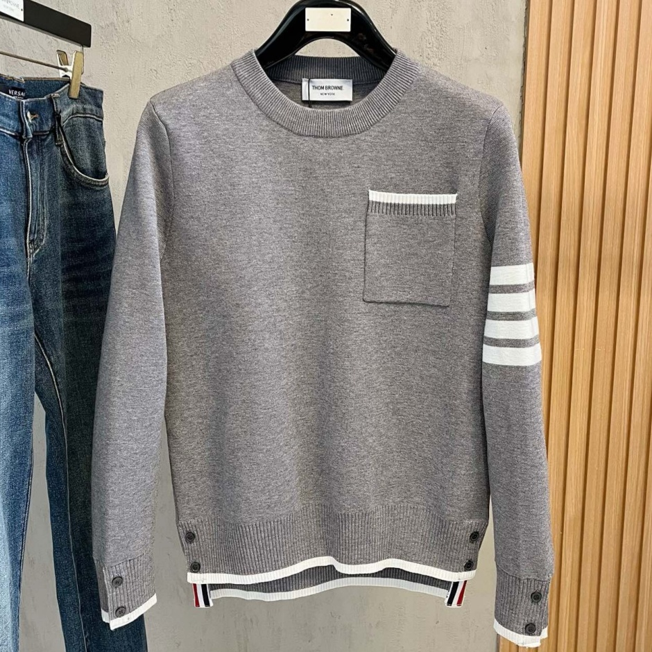 [홍콩명품.THOM BROWNE ] 톰 브라운 2026 남성용 니트풀오버 TB1569 PD 홍콩명품의류,구매대행,온라인명품