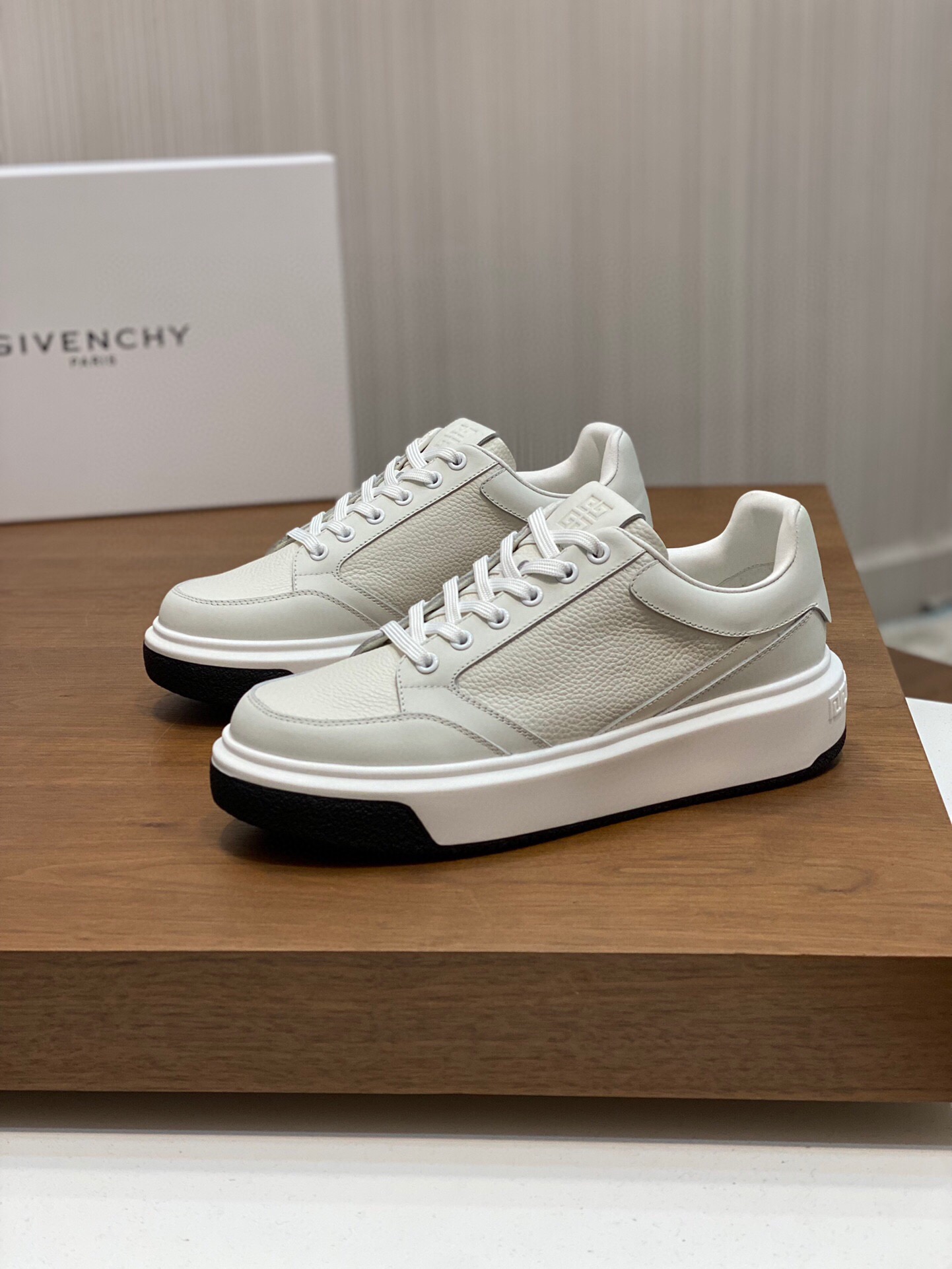 지방시 2024 남성용 스니커즈 GV051 SH-E