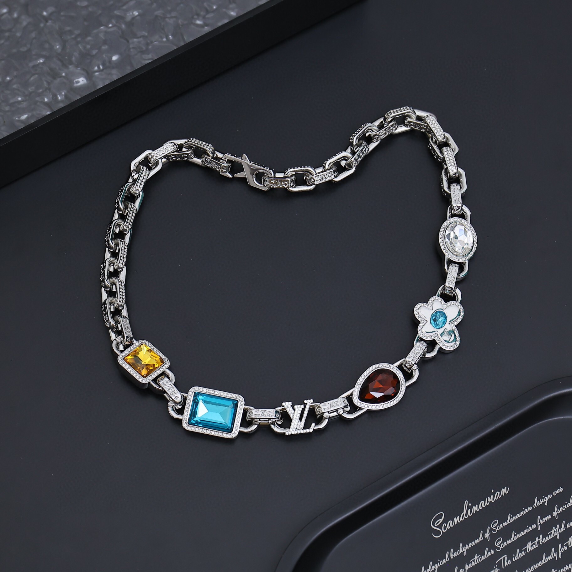 루이비통 파라다이스 스톤 목걸이 실버  M01875  SN913 AGG