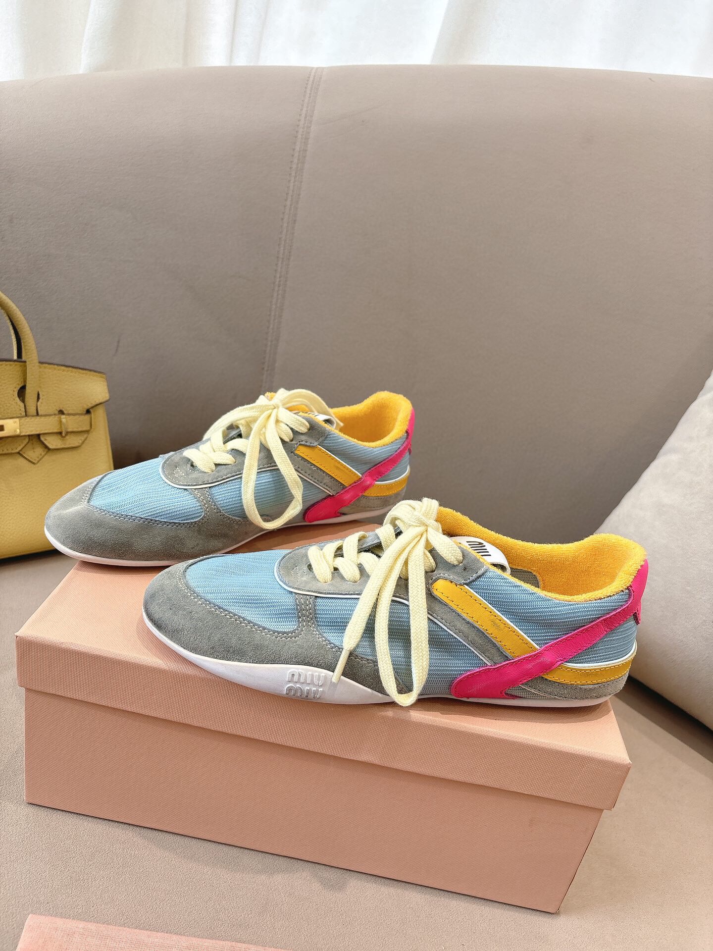 미우미우 2024 여성용 스니커즈 WA4906 DN