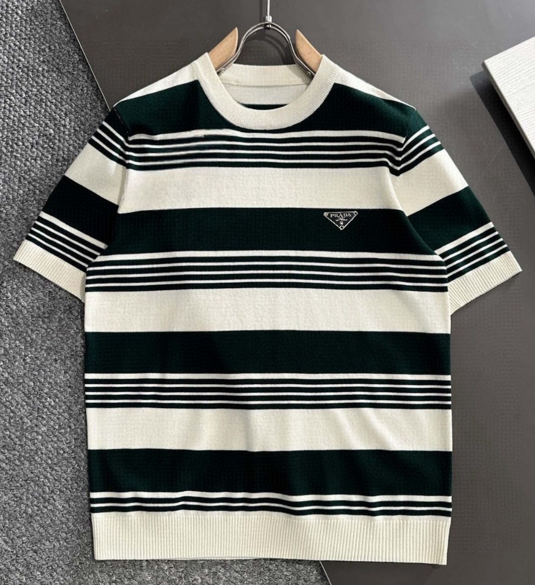 [홍콩명품.PRADA] 프라다 2025 남성용 반팔 PD1318 PD 2컬러 홍콩명품의류,구매대행,온라인명품