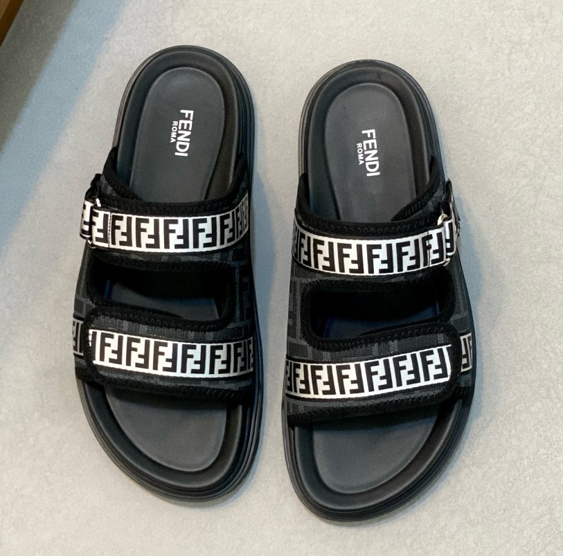 [홍콩명품.FENDI] 펜디 2025 남성용 슬리퍼 FD128 SH-E 홍콩명품의류,구매대행,온라인명품