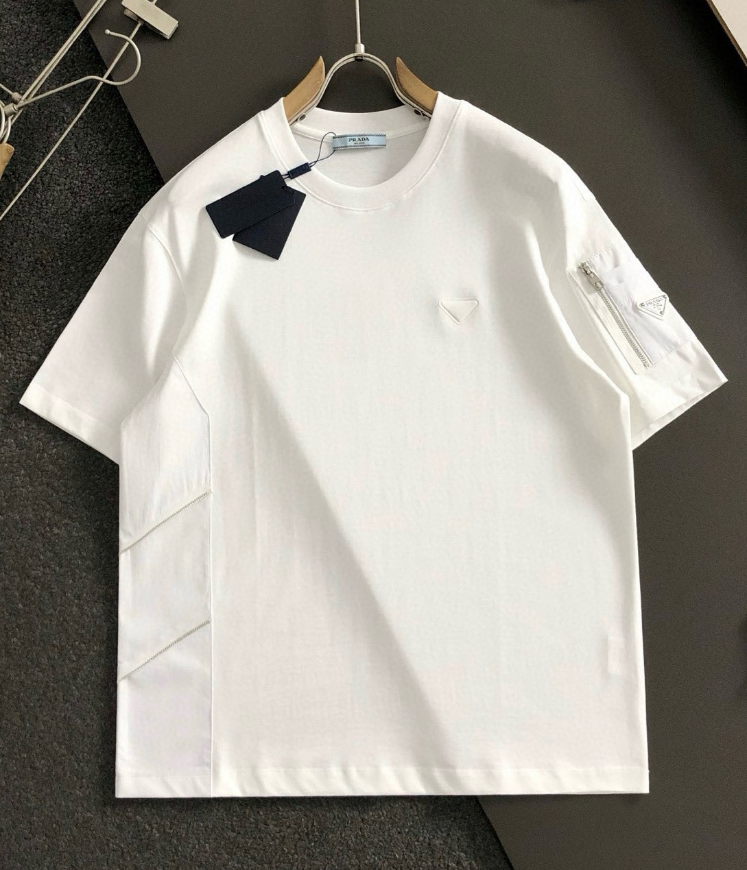 [홍콩명품.PRADA]프라다 2025 남성용 반팔 PD1330 YB 홍콩명품의류,구매대행,온라인명품