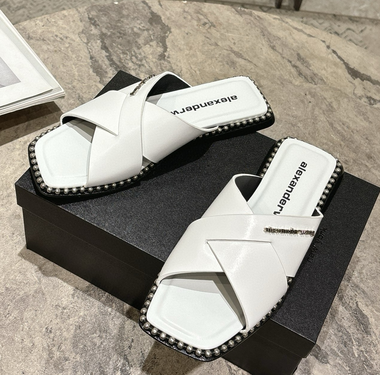 [홍콩명품.ALEXANDER WANG] 알렉산더 왕 2025 여성용 슬리퍼 WA5692 JS-A 홍콩명품의류,구매대행,온라인명품