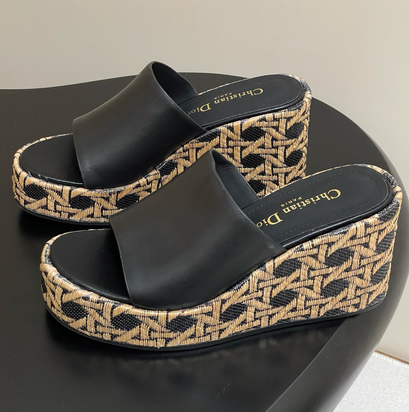 [홍콩명품.Christian Dior ] 크리스챤 디올 2025 여성용 슬리퍼 WA5707 JS-A 홍콩명품의류,구매대행,온라인명품