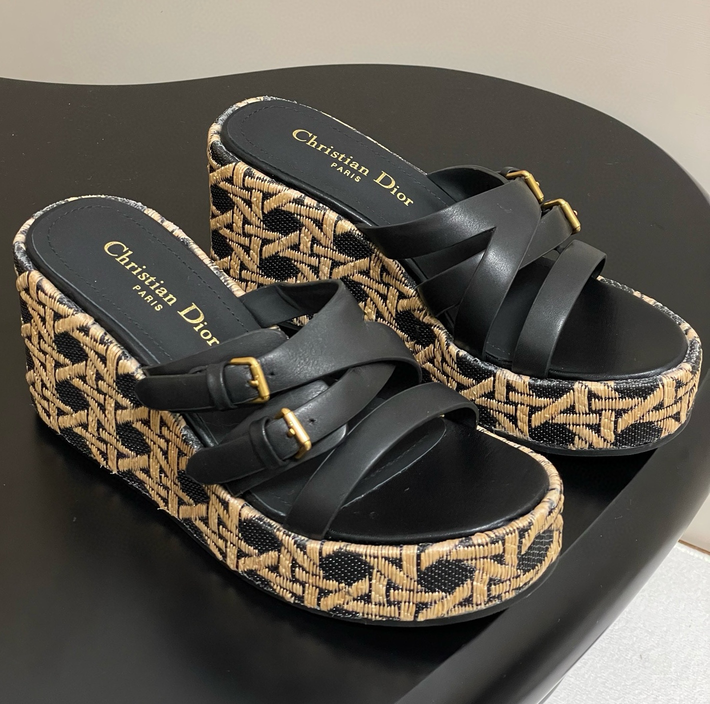 [홍콩명품.Christian Dior ] 크리스챤 디올 2025 여성용 슬리퍼 WA5710 JS-A 홍콩명품의류,구매대행,온라인명품