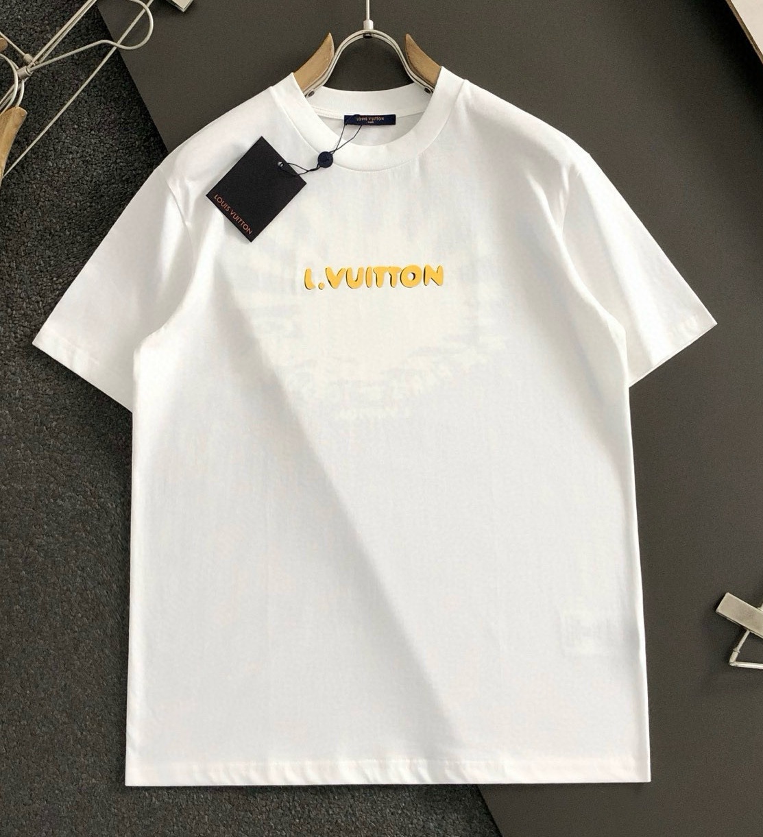 [홍콩명품.LOUIS VUITTON] 루이비통 2025 남성용 반팔 LV1878 YB 2컬러 홍콩명품의류,구매대행,온라인명품