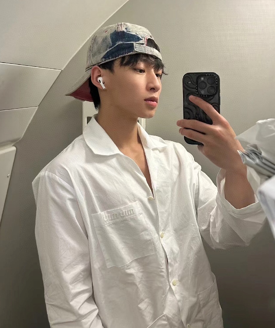 [홍콩명품,MIU MIU] 미우미우 2025 셔츠 MM036 HD 홍콩명품의류,구매대행,온라인명품