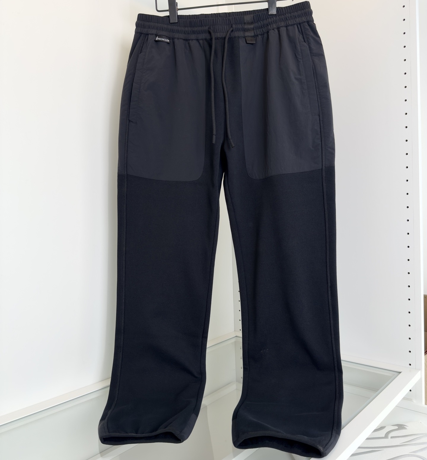 [홍콩명품.MONCLER] 몽클레어 2025 남성용 추리닝바지 MQ1337 YB 홍콩명품의류,구매대행,온라인명품