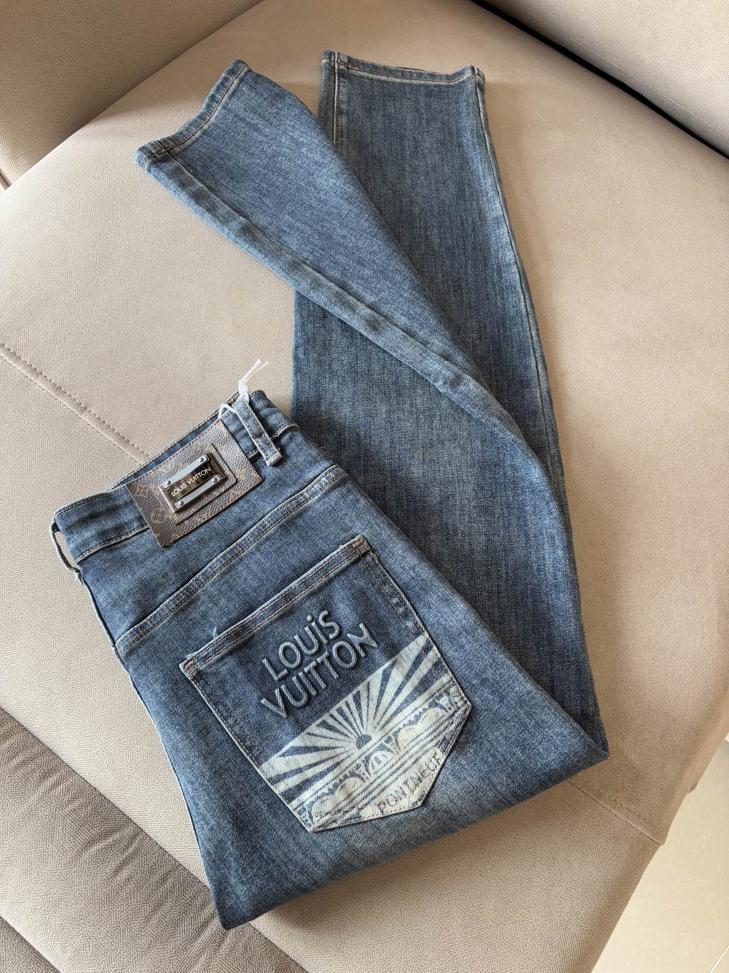 [홍콩명품.LOUIS VUITTON] 루이비통 2025 남성용 청바지 LV2046 YB 홍콩명품의류,구매대행,온라인명품