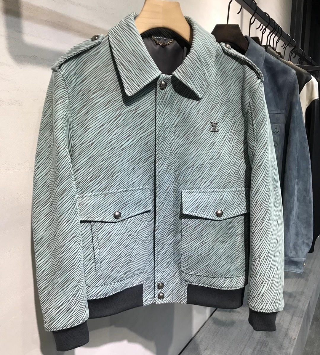 [홍콩명품.LOUIS VUITTON] 루이비통 2025 남성용 양가죽자켓 LV2130 HD 홍콩명품의류,구매대행,온라인명품