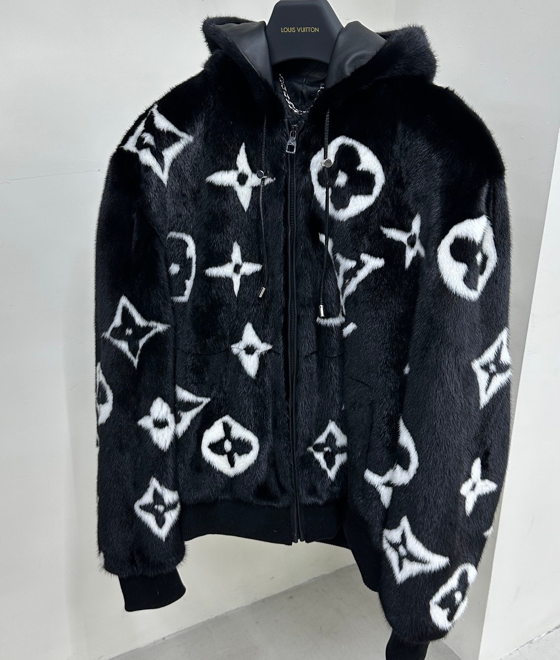 [홍콩명품.LOUIS VUITTON] 루이비통 2025 남성용 밍크퍼 자켓 LV2178 홍콩명품의류,구매대행,온라인명품