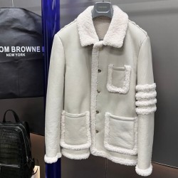 [홍콩명품.THOM BROWNE ] 톰 브라운 2025 남성용 모피일체 양가죽코트 TB1318 HD 홍콩명품의류,구매대행,온라인명품