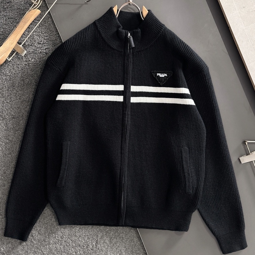 [홍콩명품.PRADA] 프라다 2025 남성용 울 가디건 PD1556 PD 홍콩명품의류,구매대행,온라인명품