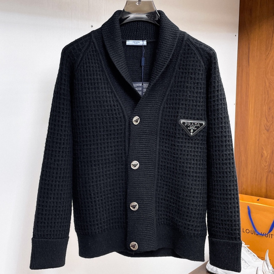 [홍콩명품.PRADA] 프라다 2025 남성용 울혼방 가디건 PD1573 PD 홍콩명품의류,구매대행,온라인명품