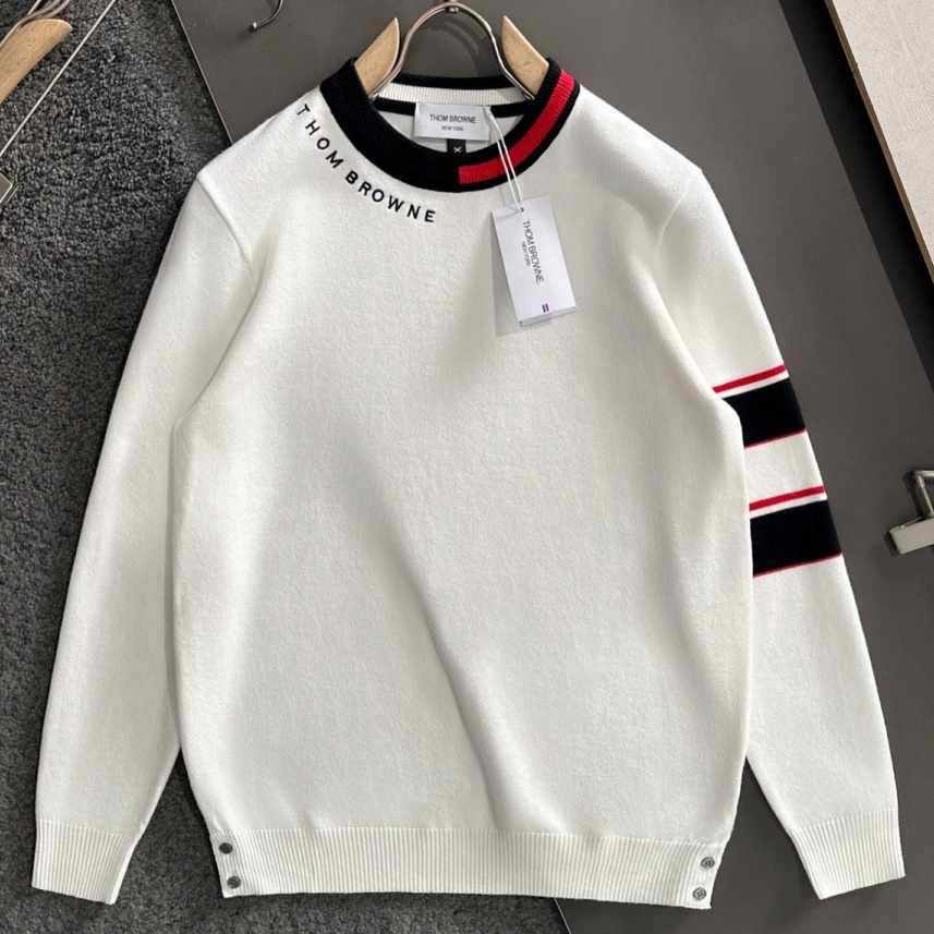 [홍콩명품.THOM BROWNE ] 톰 브라운 2025 남성용 니트 풀오버 TB1345 PD 홍콩명품의류,구매대행,온라인명품