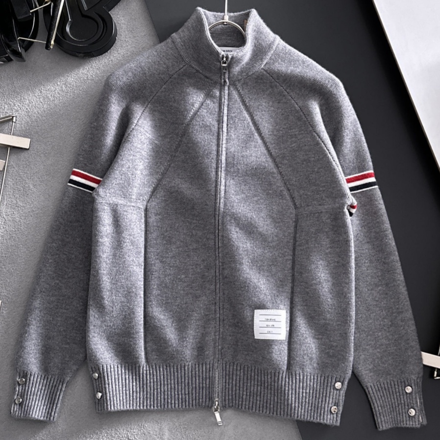 [홍콩명품.THOM BROWNE ] 톰 브라운 2025 남성용 울가디건 TB1351 PD 홍콩명품의류,구매대행,온라인명품