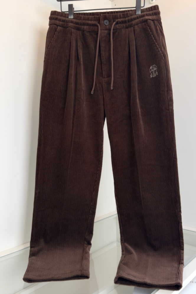 [홍콩명품.BRUNELLO CUCINELLI]브루넬로 쿠치넬리 2025 남성용 바지 BL1360 YB 홍콩명품의류,구매대행,온라인명품