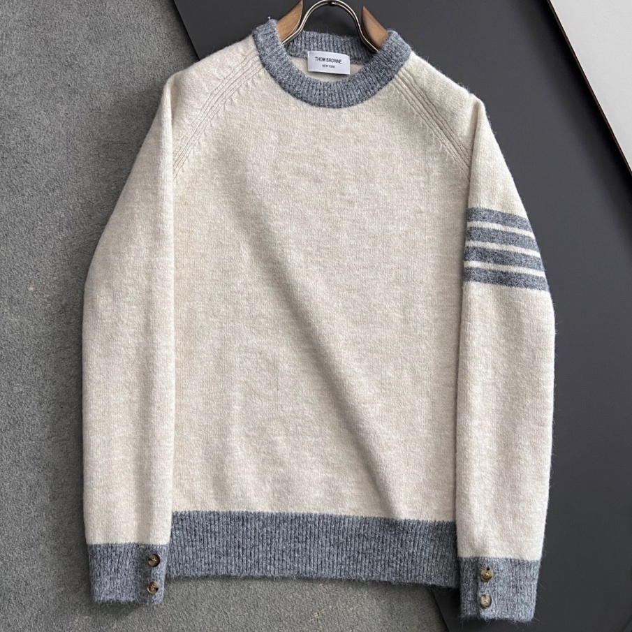 [홍콩명품.THOM BROWNE ] 톰 브라운 2026 남성용 니트 풀오버 TB1367  PD 홍콩명품의류,구매대행,온라인명품