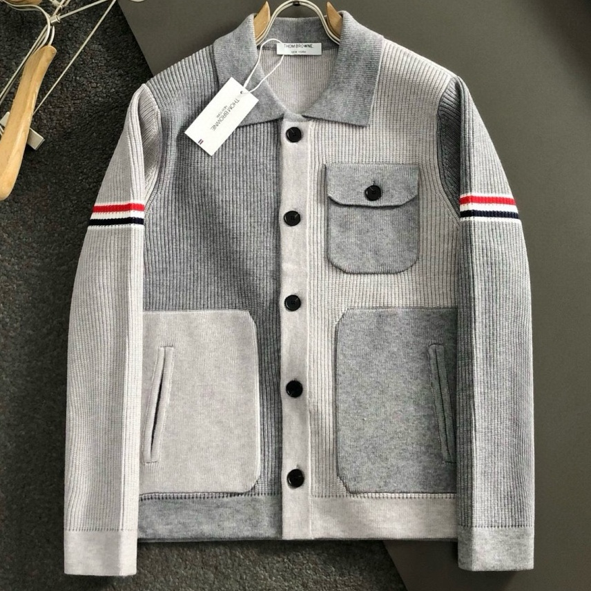 [홍콩명품.THOM BROWNE ] 톰 브라운 2026 남성용 울가디건 TB1373 PD 홍콩명품의류,구매대행,온라인명품