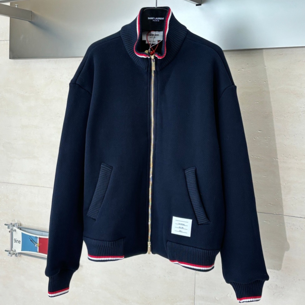 [홍콩명품.THOM BROWNE ] 톰 브라운 2026 남성용 울가디건 TB1386 HHB 홍콩명품의류,구매대행,온라인명품