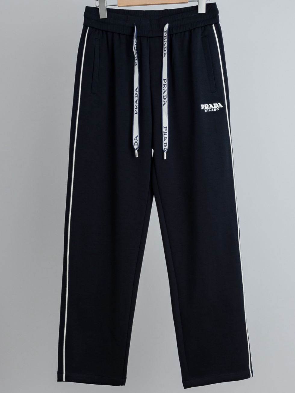 [홍콩명품.PRADA] 프라다 2026 남성용 추리닝바지 PD1715 PD 홍콩명품의류,구매대행,온라인명품