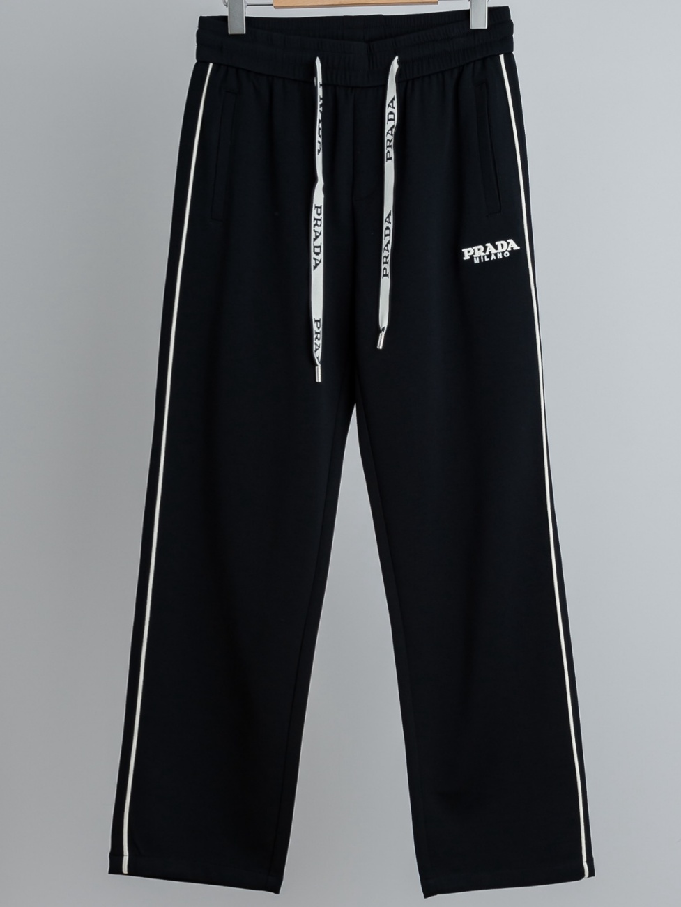 [홍콩명품.PRADA] 프라다 2026 남성용 추리닝바지 PD1716 PD 홍콩명품의류,구매대행,온라인명품