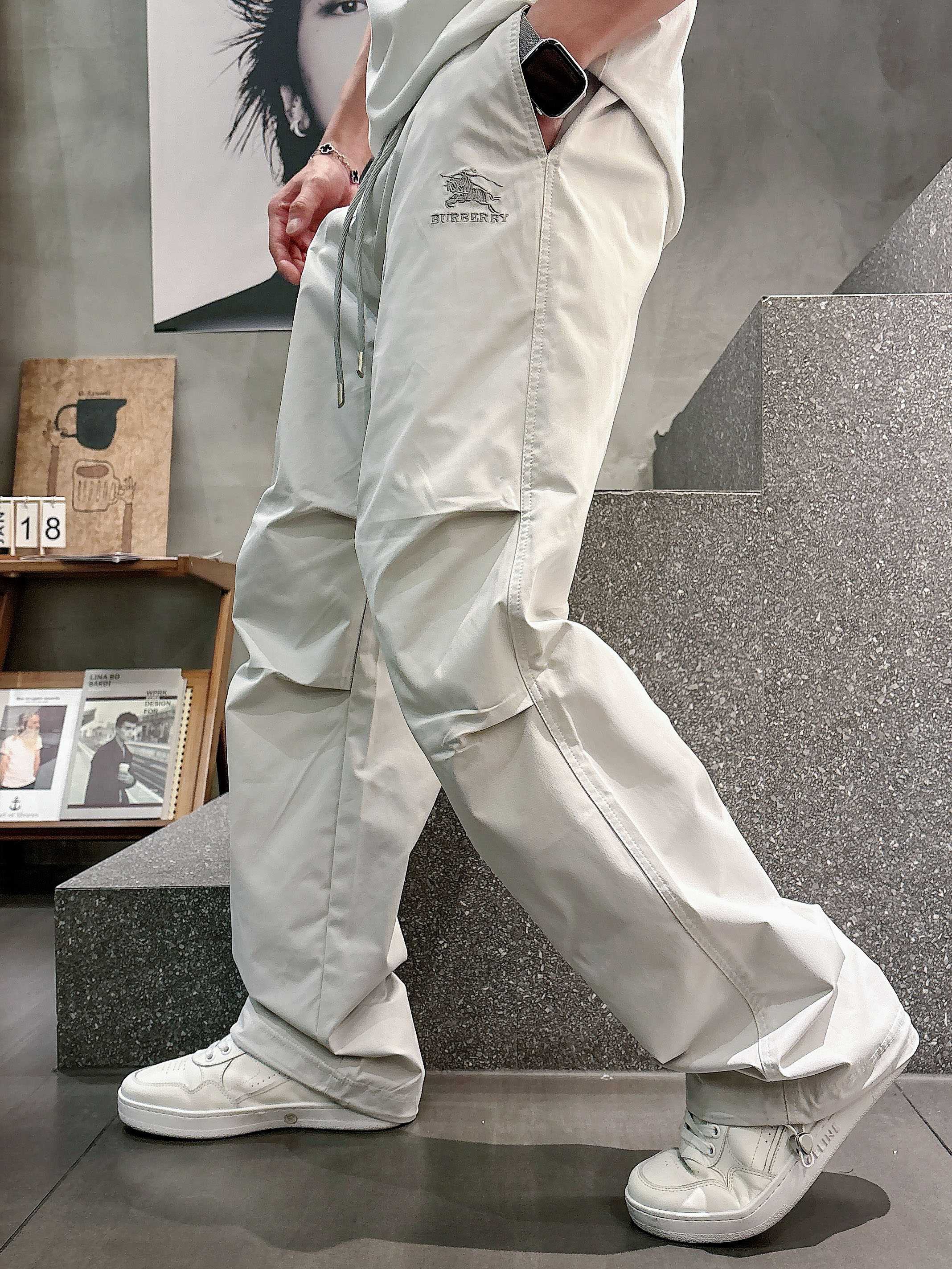 [홍콩명품.BURBERRY] 버버리 2026 남성용 추리닝바지 BU1550 PD 홍콩명품의류,구매대행,온라인명품