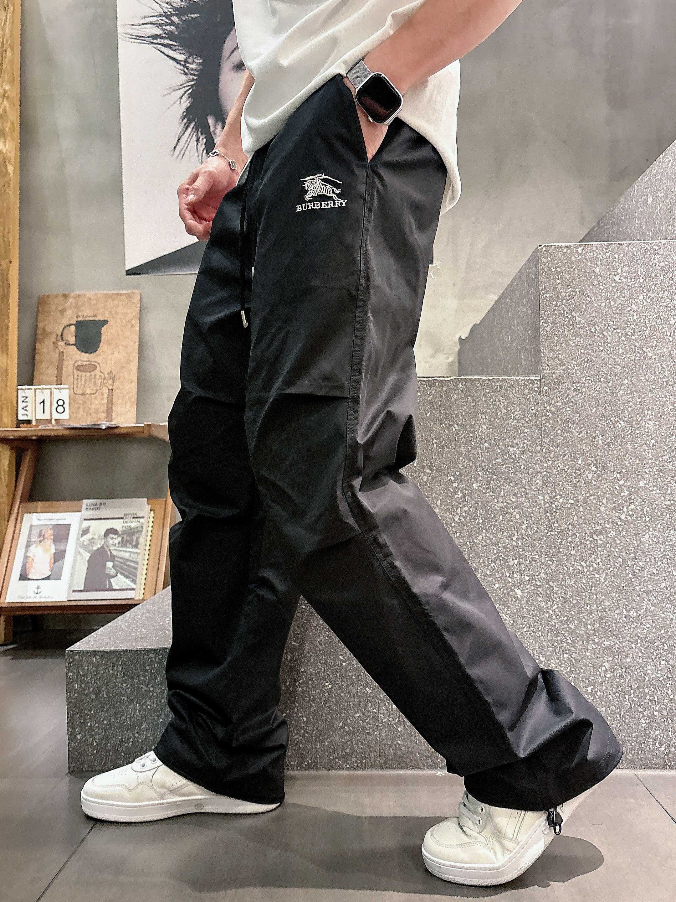 [홍콩명품.BURBERRY] 버버리 2026 남성용 추리닝바지 BU1551 PD 홍콩명품의류,구매대행,온라인명품