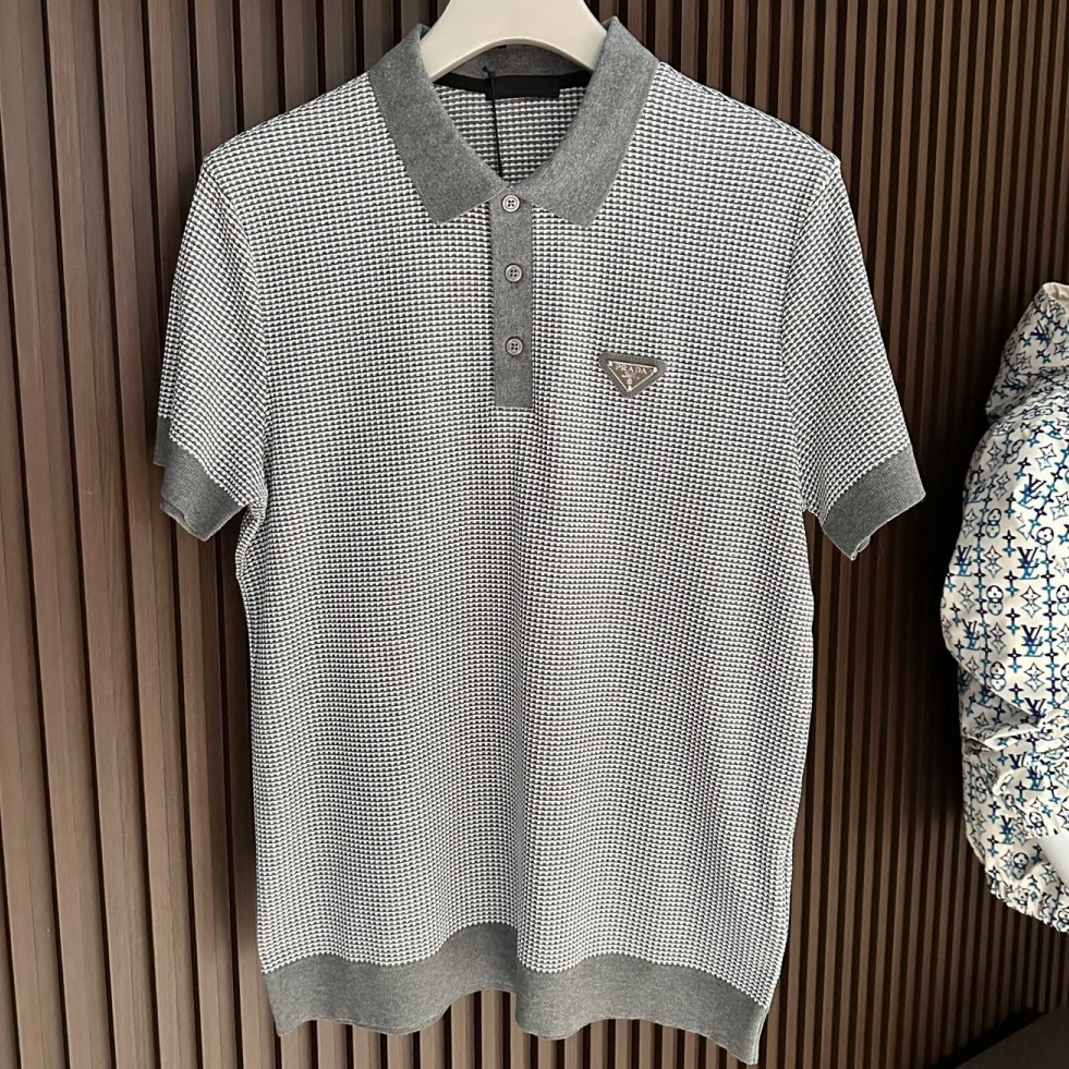 [홍콩명품.PRADA] 프라다 2026 남성용 니트반팔 PD1752 PD 홍콩명품의류,구매대행,온라인명품