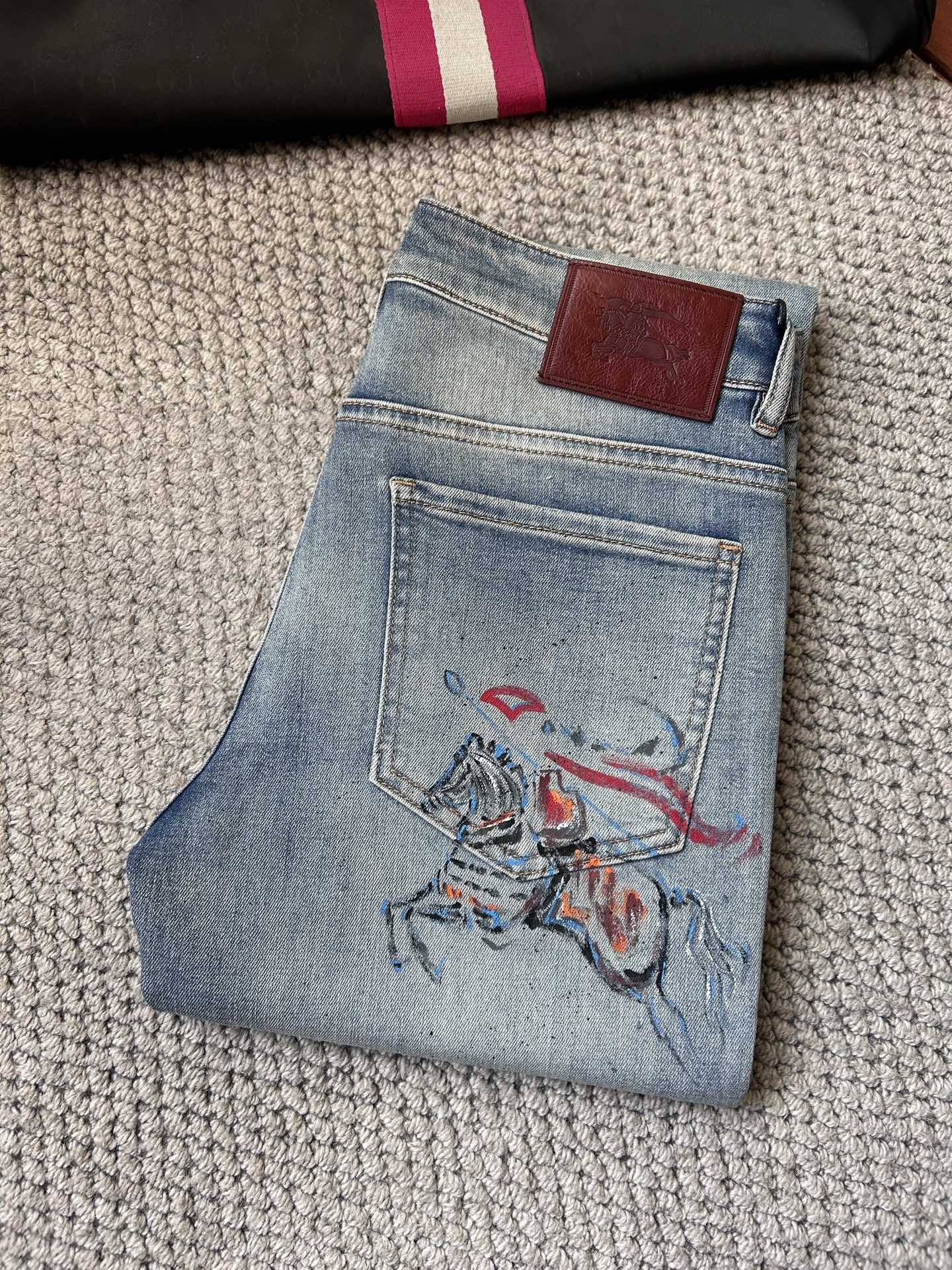 [홍콩명품.BURBERRY] 버버리 2026 남성용 청바지 BU1658 PD 홍콩명품의류,구매대행,온라인명품