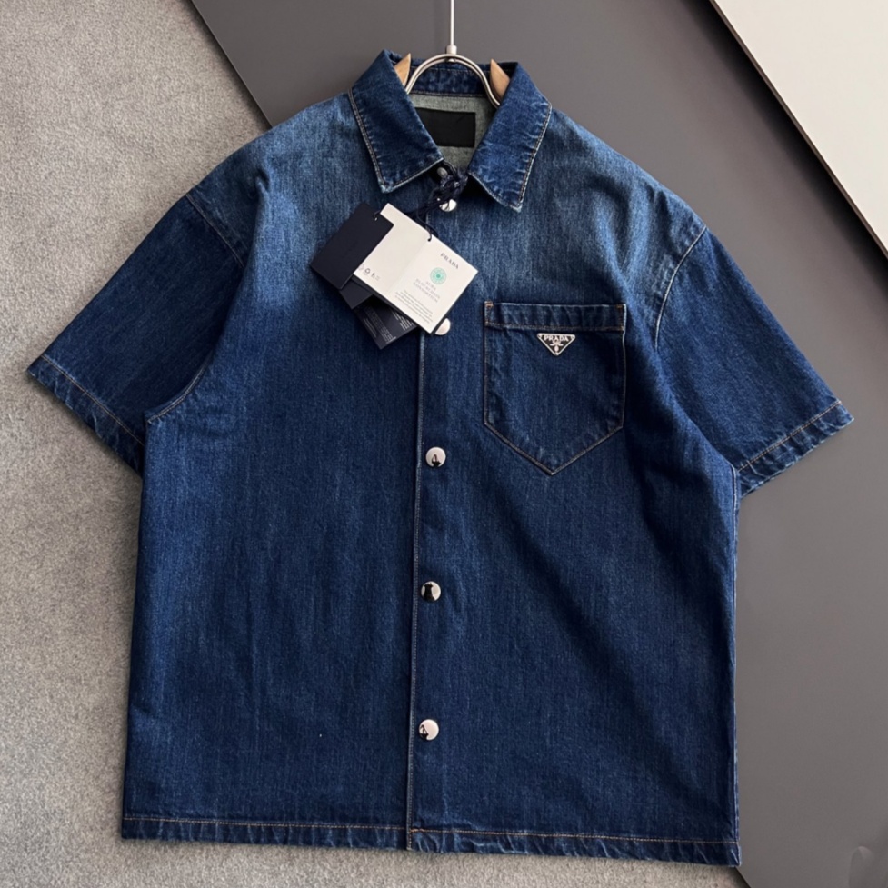 [홍콩명품.PRADA] 프라다 2026 남성용 반팔청셔츠 PD1877 PD 홍콩명품의류,구매대행,온라인명품